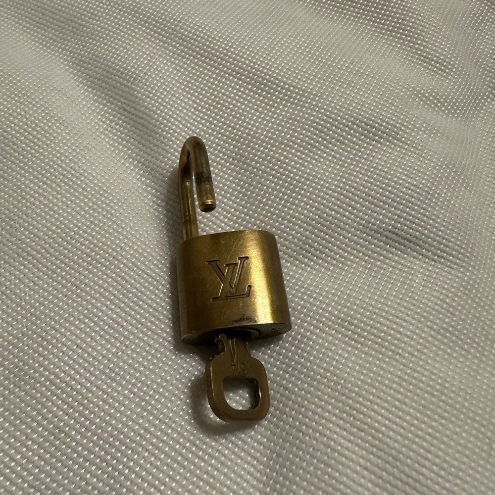 Louis Vuitton Lok & Key #314